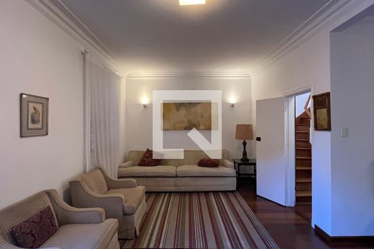 Casa à venda com 3 quartos, 300m² em Jardim Europa, São Paulo