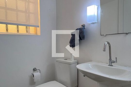 Lavabo de casa à venda com 3 quartos, 300m² em Jardim Europa, São Paulo