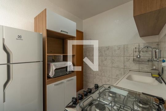 Cozinha de apartamento para alugar com 2 quartos, 43m² em São João Batista, Belo Horizonte