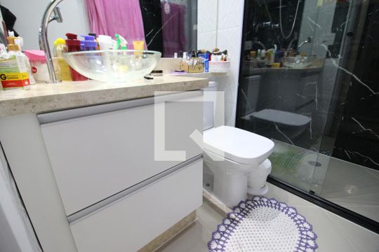 Banheiro de apartamento à venda com 2 quartos, 53m² em Vila Yara, Osasco