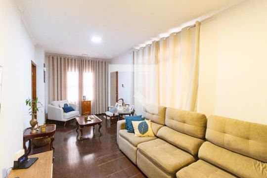 Casa para alugar com 3 quartos, 500m² em Km 18, Osasco