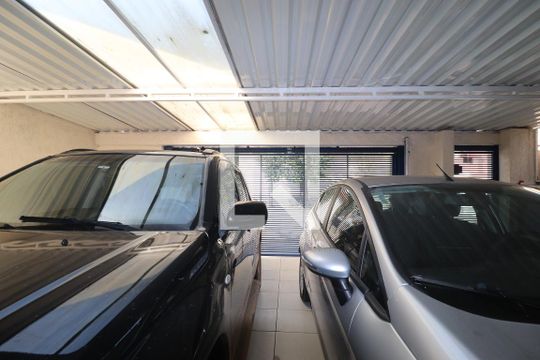 Garagem de casa à venda com 3 quartos, 140m² em Vila Valparaíso, Santo André