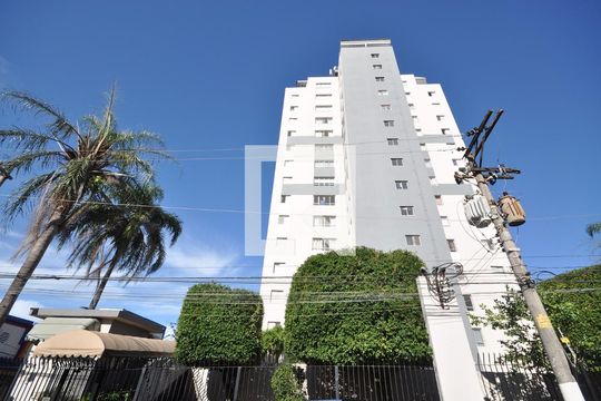 Fachada de apartamento para alugar com 2 quartos, 55m² em Vila Ede, São Paulo