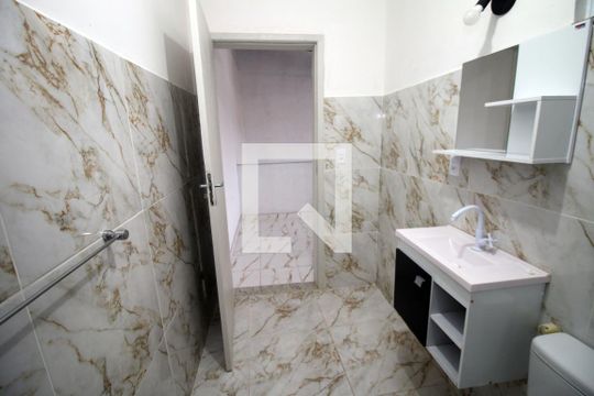 Banheiro de serviço de casa à venda com 2 quartos, 120m² em Irajá, Rio de Janeiro