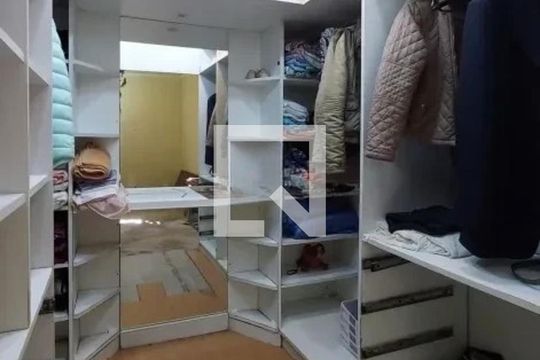 Closet de casa à venda com 3 quartos, 355m² em Sarandi, Porto Alegre