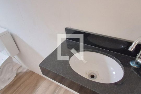 Banheiro Social de apartamento à venda com 2 quartos, 50m² em Nova Gerti, São Caetano do Sul