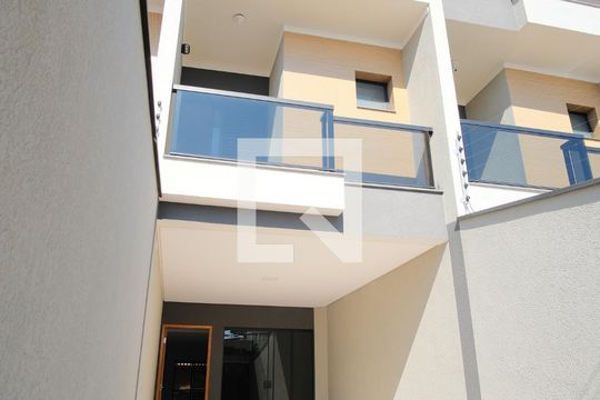 Garagem de casa à venda com 3 quartos, 130m² em Penha de França, São Paulo