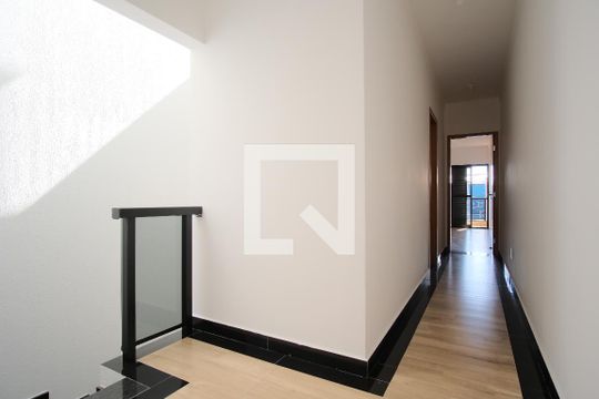 Corredor de casa à venda com 3 quartos, 130m² em Penha de França, São Paulo