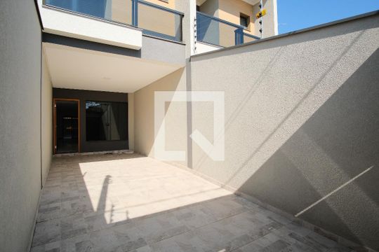Garagem de casa à venda com 3 quartos, 130m² em Penha de França, São Paulo