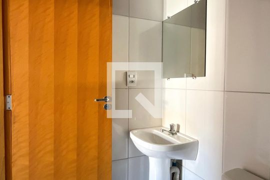 Banheiro de kitnet/studio à venda com 1 quarto, 26m² em Vila Cruz das Almas, São Paulo