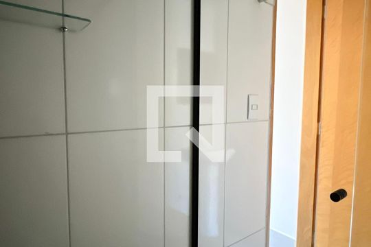 Banheiro de kitnet/studio à venda com 1 quarto, 26m² em Vila Cruz das Almas, São Paulo