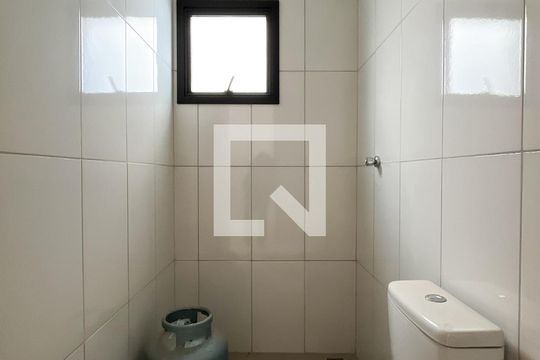 Banheiro de kitnet/studio à venda com 1 quarto, 26m² em Vila Cruz das Almas, São Paulo