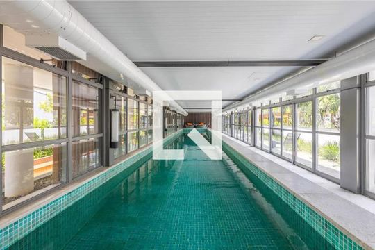 Área Comum - Piscina Coberta de kitnet/studio para alugar com 1 quarto, 50m² em Pinheiros, São Paulo