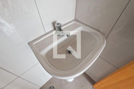 Banheiro de kitnet/studio à venda com 1 quarto, 26m² em Vila Cruz das Almas, São Paulo