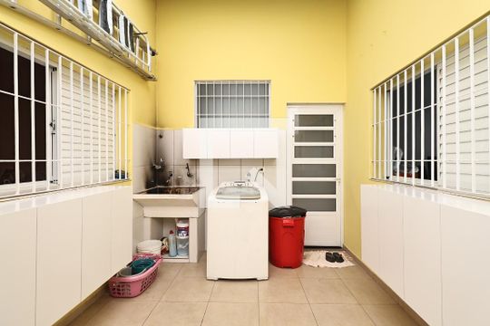 Lavanderia de casa à venda com 3 quartos, 160m² em Vila Vitória, Santo André