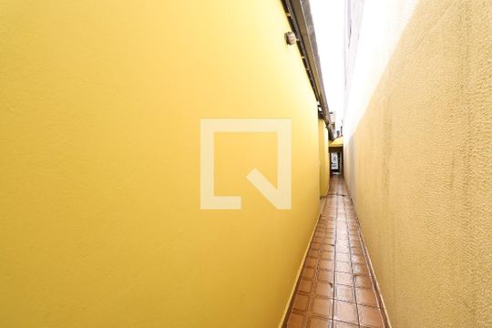 corredor e quintal de casa à venda com 3 quartos, 160m² em Vila Vitória, Santo André
