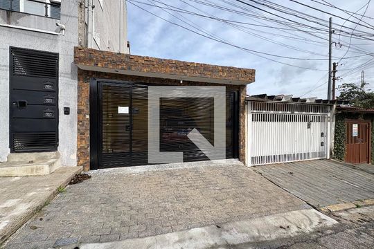 Fachada de casa à venda com 3 quartos, 160m² em Vila Vitória, Santo André