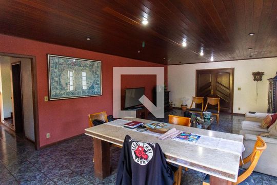 Sala de casa de condomínio à venda com 4 quartos, 367m² em Matapaca, Niterói