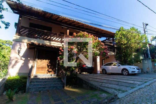 Fachada de casa de condomínio à venda com 4 quartos, 367m² em Matapaca, Niterói