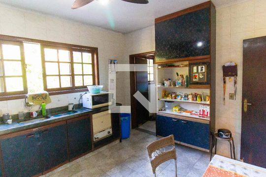 Cozinha de casa de condomínio à venda com 4 quartos, 367m² em Matapaca, Niterói