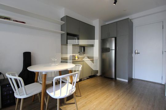 Cozinha de kitnet/studio para alugar com 1 quarto, 39m² em Indianópolis, São Paulo