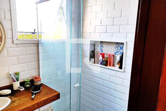 Banheiro de casa de condomínio à venda com 4 quartos, 140m² em Badu, Niterói