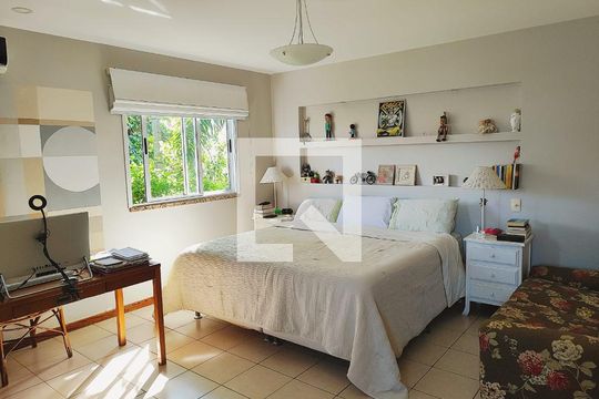 Quarto de casa de condomínio à venda com 4 quartos, 140m² em Badu, Niterói