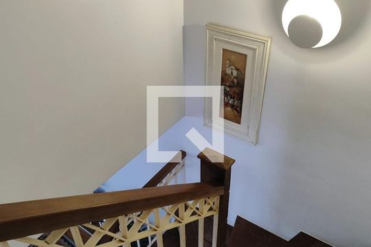 Escada de casa de condomínio à venda com 4 quartos, 140m² em Badu, Niterói