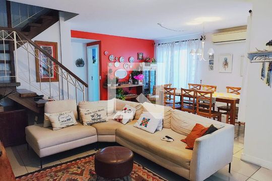 Sala de casa de condomínio à venda com 4 quartos, 140m² em Badu, Niterói