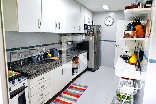 Cozinha de casa de condomínio à venda com 4 quartos, 140m² em Badu, Niterói