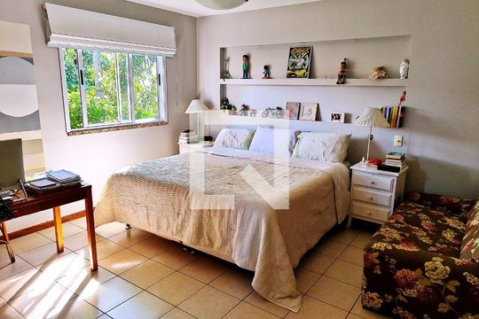 Quarto de casa de condomínio à venda com 4 quartos, 140m² em Badu, Niterói