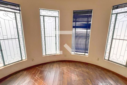 Sala de casa à venda com 5 quartos, 508m² em Concórdia, Belo Horizonte