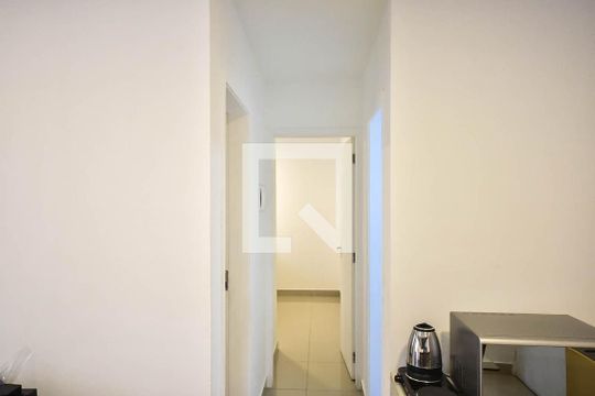 Corredor de apartamento para alugar com 2 quartos, 47m² em Jardim Henriqueta, Taboão da Serra