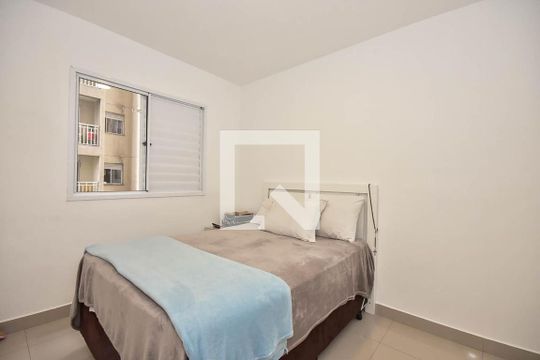Quarto 2 de apartamento para alugar com 2 quartos, 47m² em Jardim Henriqueta, Taboão da Serra