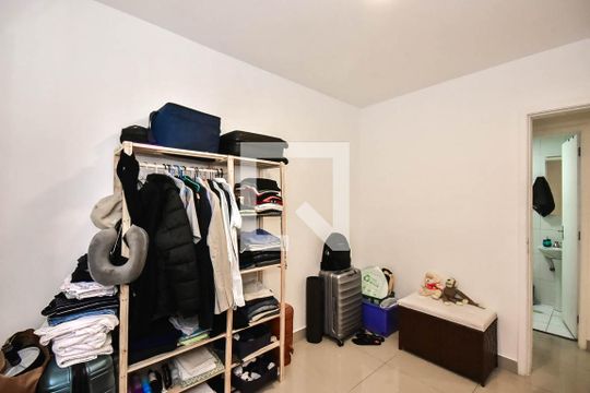Quarto 1 de apartamento para alugar com 2 quartos, 47m² em Jardim Henriqueta, Taboão da Serra