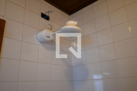Banheiro de serviço de casa de condomínio à venda com 3 quartos, 300m² em Jardim Botânico (sousas), Campinas