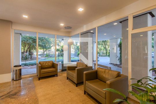 Hall social de apartamento para alugar com 3 quartos, 170m² em Floresta, Porto Alegre