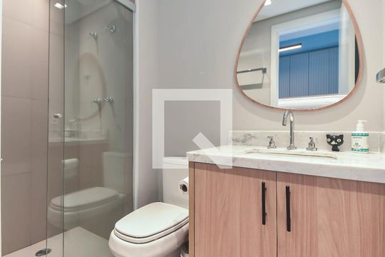 Banheiro de kitnet/studio para alugar com 1 quarto, 33m² em Vila Cordeiro, São Paulo
