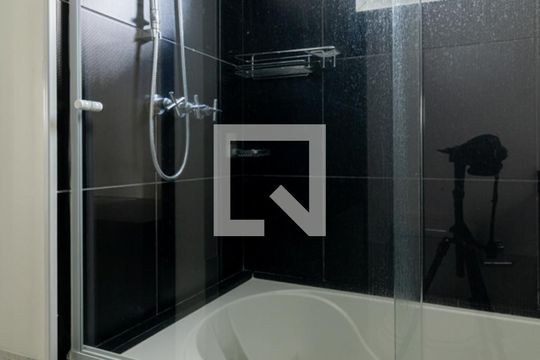 Banheiro da Suíte 1 de apartamento para alugar com 2 quartos, 168m² em Vila Nova Conceição, São Paulo