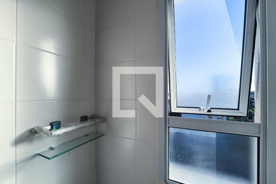 Banheiro Social de apartamento para alugar com 2 quartos, 52m² em Santa Terezinha, São Bernardo do Campo