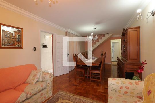 Sala de TV de casa para alugar com 3 quartos, 207m² em Jardim Monte Libano, Santo André