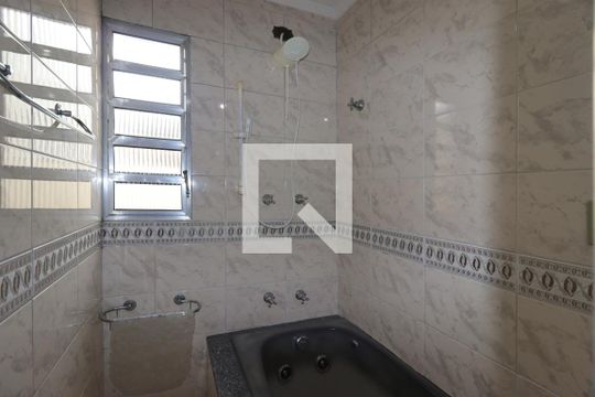Banheiro da Suíte de casa para alugar com 3 quartos, 207m² em Jardim Monte Libano, Santo André
