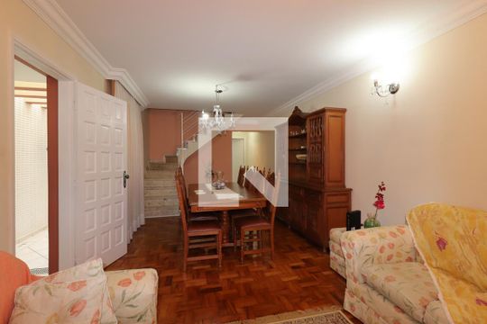 Sala de TV de casa para alugar com 3 quartos, 207m² em Jardim Monte Libano, Santo André