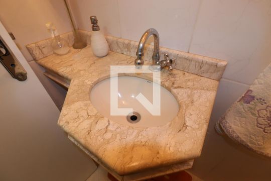 Lavabo de casa para alugar com 3 quartos, 207m² em Jardim Monte Libano, Santo André