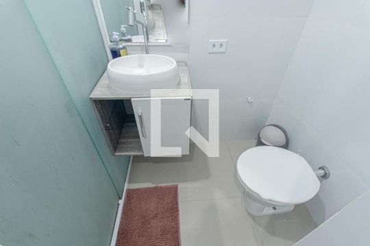 Banheiro Social de apartamento para alugar com 2 quartos, 45m² em Cidade Industrial de Curitiba, Curitiba