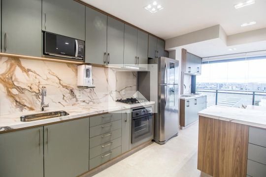 Cozinha de apartamento à venda com 2 quartos, 76m² em Tamboré, Barueri