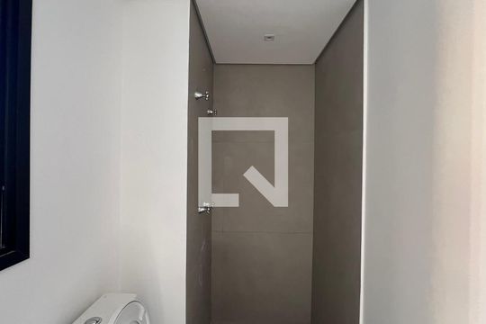 Banheiro de apartamento à venda com 1 quarto, 60m² em Pinheiros, São Paulo