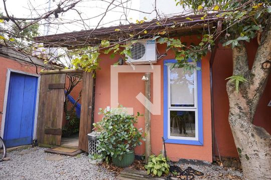 Fachada de casa para alugar com 1 quarto, 99m² em Campeche, Florianópolis