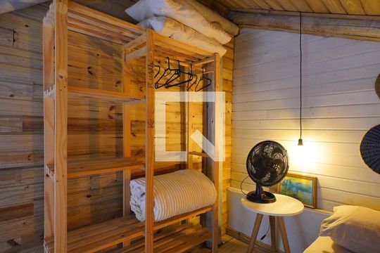 Quarto de casa para alugar com 1 quarto, 99m² em Campeche, Florianópolis