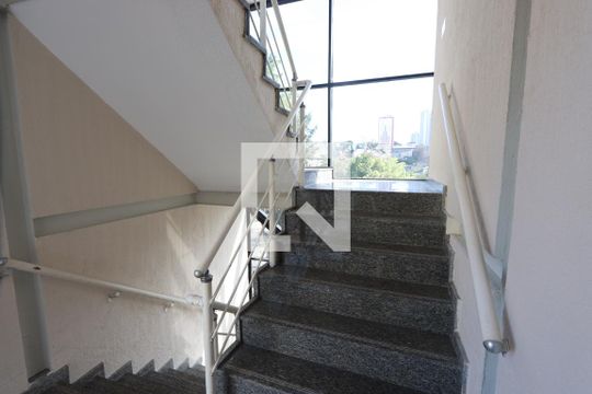 Escada de acesso de apartamento para alugar com 2 quartos, 45m² em Vila Formosa, São Paulo